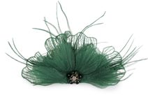 Brož se skleněnými broušenými korálky a peřím