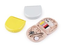 Cestovní šitíčko v plastové krabičce