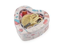 Sada na šití v plechové krabičce