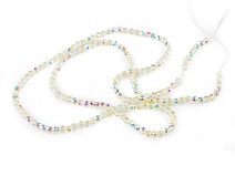 Skleněné korálky broušené ohňovky 2 mm s AB efektem, na šňůrce