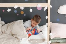 ASMODEE Babycorns S1 Miminko s doplňky 15 překvapení v kolébce 4 druhy