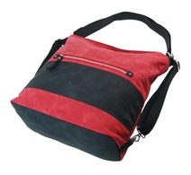 Crossbody dámská kabelka v květovaném designu černá 5432-BB