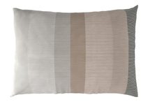 Žlutý/fialový polštář Abstract 40x40cm