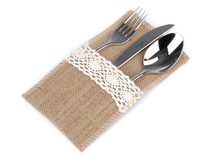 Jutová kapsa na příbory s krajkou 11x20 cm 2 ks