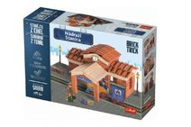 Stavějte z cihel Nádraží stavebnice Brick Trick v krabici 40x27x9cm