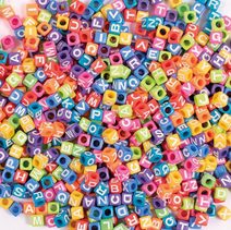 Barevné plastové korálky abeceda 7 x 7 mm 300 kusů