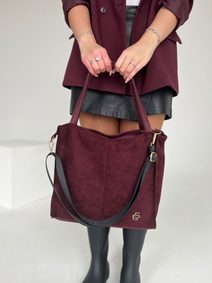 Kožená měkká tmavě červená dámská kabelka do ruky v kroko designu