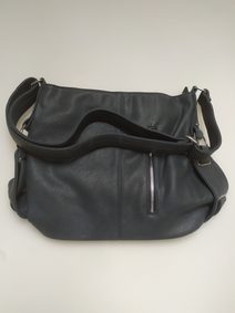 Černá praktická dámská kabelka přes rameno 5407-XL