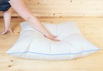 Péřový polštář 70×90 cm růžový – 1750 g husí peří