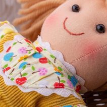 Baby panenka Anežka brunetka 36cm mluví zpívá česky textilní na baterie CZ Zvuk