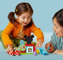 LEGO DUPLO Mickeyho klubík a auto 10454