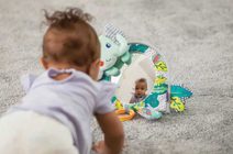 INFANTINO Baby zrcátko závěsné slon textilní s aktivitami pro miminko