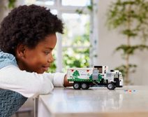 LEGO TECHNIC Popelářský vůz Mack LR Electric 42167