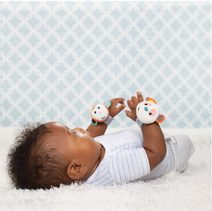 Baby Chrastítko textilní na ruku set 2ks opička a panda pro miminko