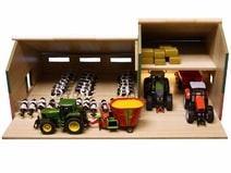Dřevěná Stáj s Garáží pro Traktory - Měřítko 1:32