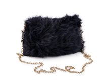 Kožešinová kabelka s kovovým řetízkem 24x19 cm