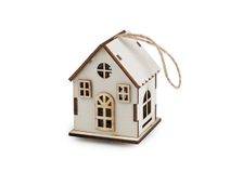 Dřevěný domeček svítící k zavěšení s glitry