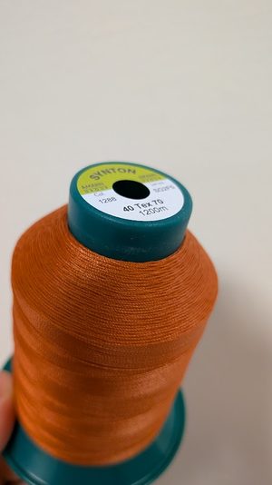 Nit SYNTON 40 od Amann – proč ji milují profesionálové i nadšenci?