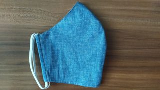 Rouška bavlněná na gumičku s kapsou 18 cm modrá