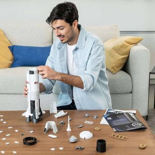 Ravensburger 3D puzzle raketa Saturn V (440 dílků, 70×50 cm)