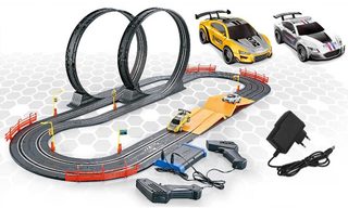 Autodráha policejní honička 5,6 m (2 auta, můstek, loopingy, trafo)