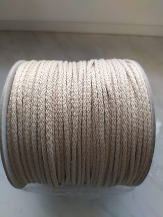 Polyesterová oděvní šňůra (průměr 4 mm, návin 100 m)