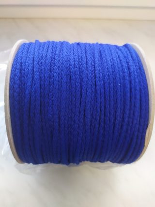 Polyesterová oděvní šňůra (průměr 4 mm, návin 100 m)