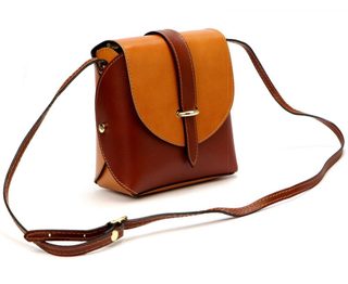 Kožená moderní malá dámská crossbody kabelka hnědá / camel hnědá