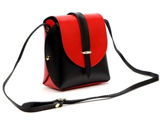 Kožená moderní malá dámská crossbody kabelka černá / červená