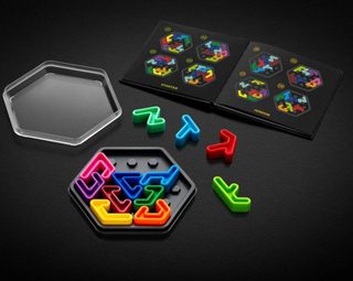 MINDOK Hlavolamová hra SMART GAMES IQ Deluxe-Hexagon 120 rébusů