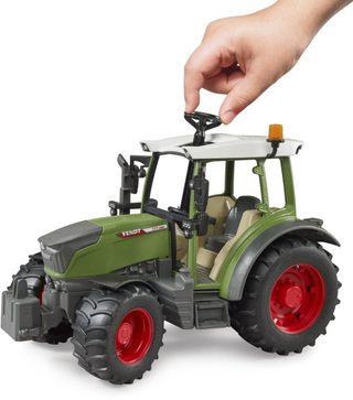 BRUDER 02180 Traktor Fendt Vario 211 model 1:16 plast