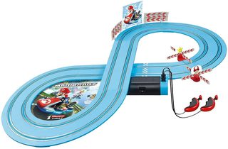 Carrera First autodráha Super Mario 2,4 m (93×45 cm, baterie)