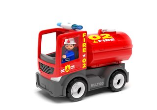 Auto MULTIGO FIRE – cisterna s hasičem