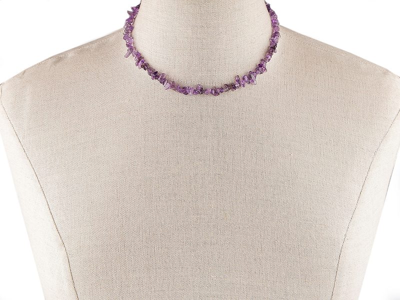 Náhrdelník ze zlomků minerálů