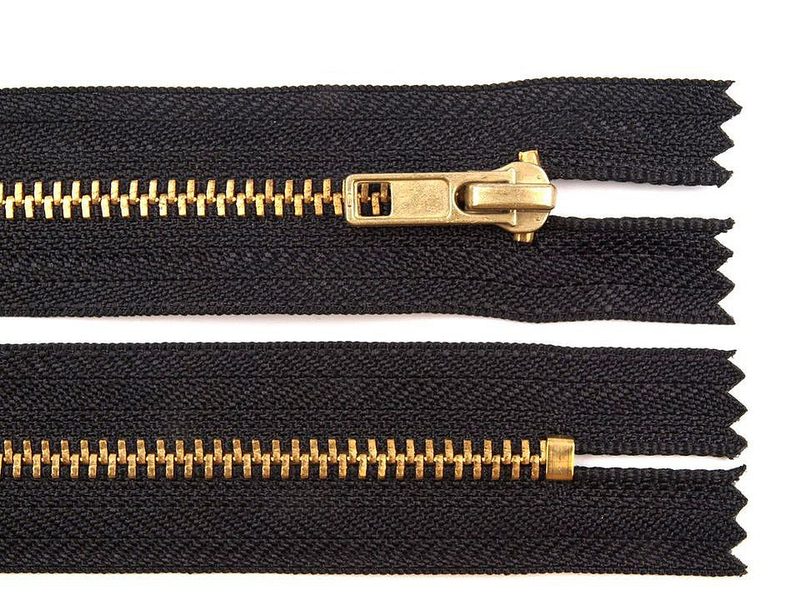 Kovový / mosazný zip šíře 4 mm délka 14 cm kalhotový