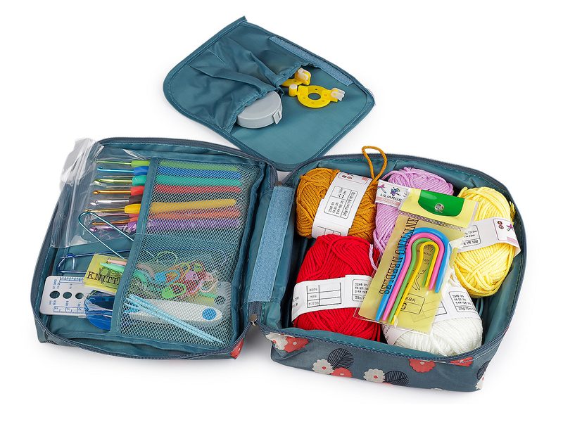 Sada háčků a pomůcek na háčkování v pouzdře