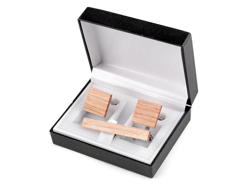 Dřevěné manžetové knoflíky a kravatová spona v dárkové krabičce