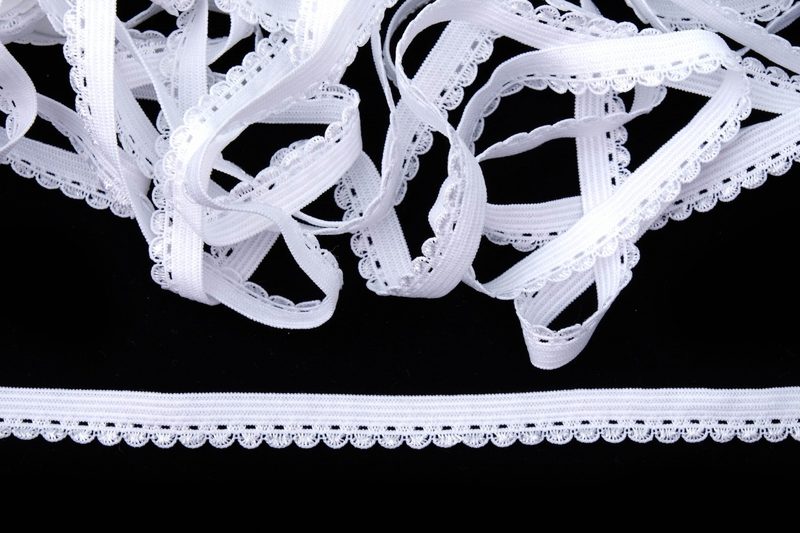 Bílá lemovací pruženka 5248 šíře 11mm 25 metrů