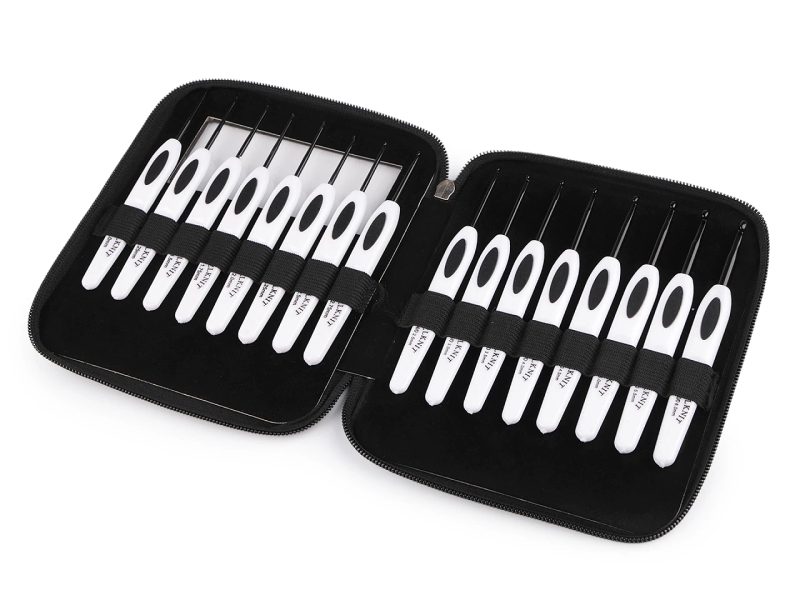 Sada háčků na háčkování v pouzdře