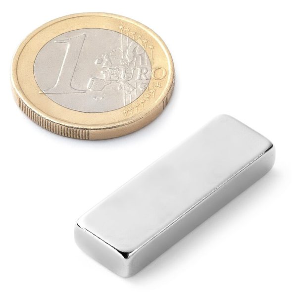 Neodymový magnet kvádr 30 × 10 × 5 mm, síla 7,5 kg