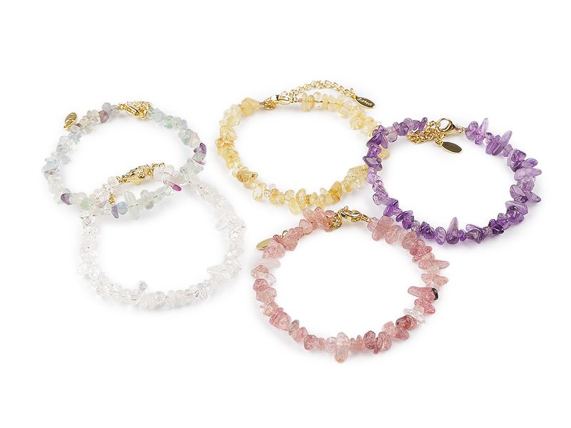 Náramek ze zlomků minerálů