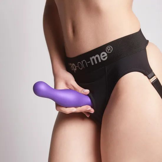 Strap-on-me Curvy XL vlnitý přísavkový dildo fialový