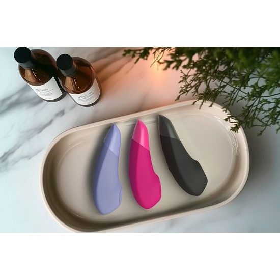 Womanizer Enhance pulzující stimulátor klitorisu