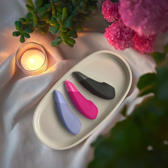 Womanizer Enhance pulzující stimulátor klitorisu