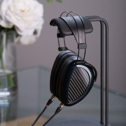 Recenze magnetoplanárních sluchátek Mr.Speakers AEON Flow Closed