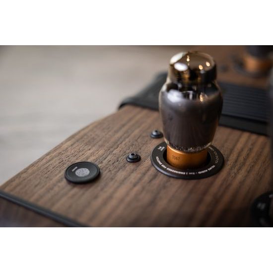 Feliks Audio EOS - ořech