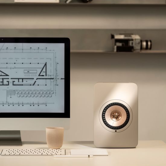 KEF LS50 Wireless II - krémová Sand Shell