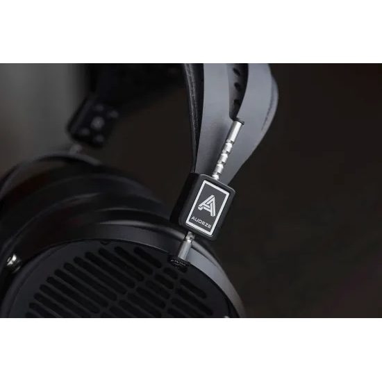 Audeze LCD-X, kůže