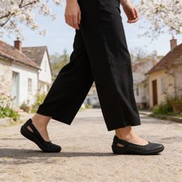 Baleríny černé Arcopedico elastické Acadia na hallux