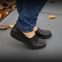 Polobotky dámské černé Axel kožené 1525 na široké chodidlo